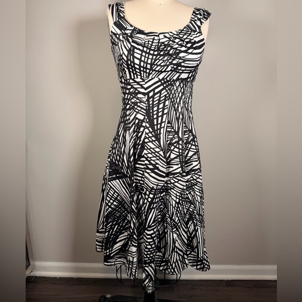 Black and White Geometric Pattern Dress London Times Size 4